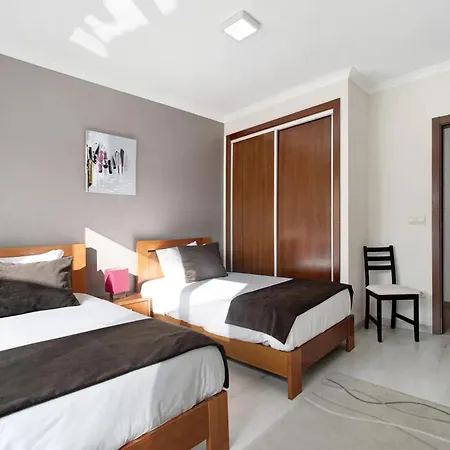 Alluring With Private Pool, Garden And Coast Salir de Matos