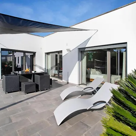 Alluring With Private Pool Garden And Coast Вилла Салир-де-Матуш
