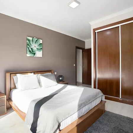 Alluring With Private Pool, Garden And Coast Salir de Matos